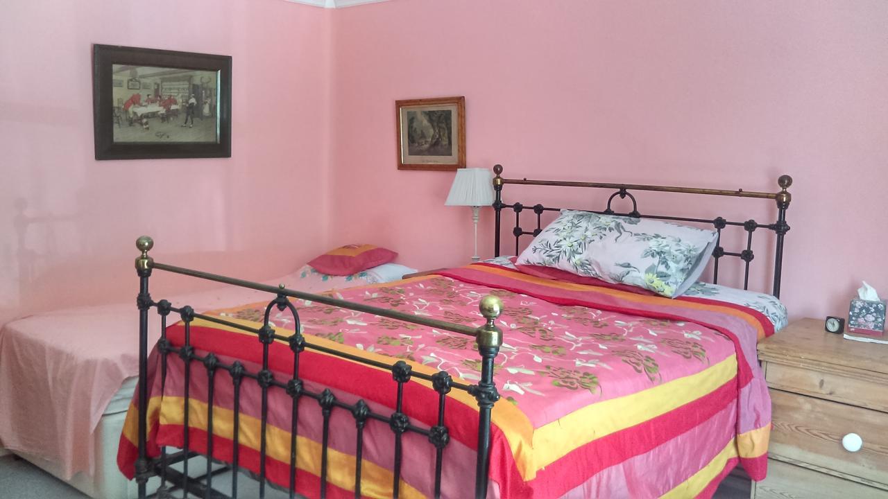 Orchard Pond Bed & Breakfast ดักซ์ฟอร์ด ภายนอก รูปภาพ